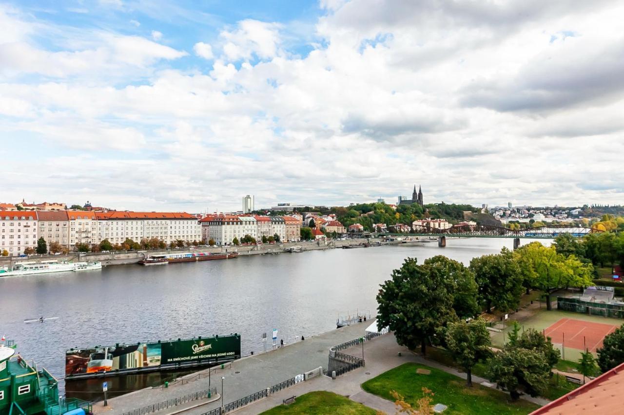 Attic Apartment On Waterfront / View / Netflix Prague Exterior photo