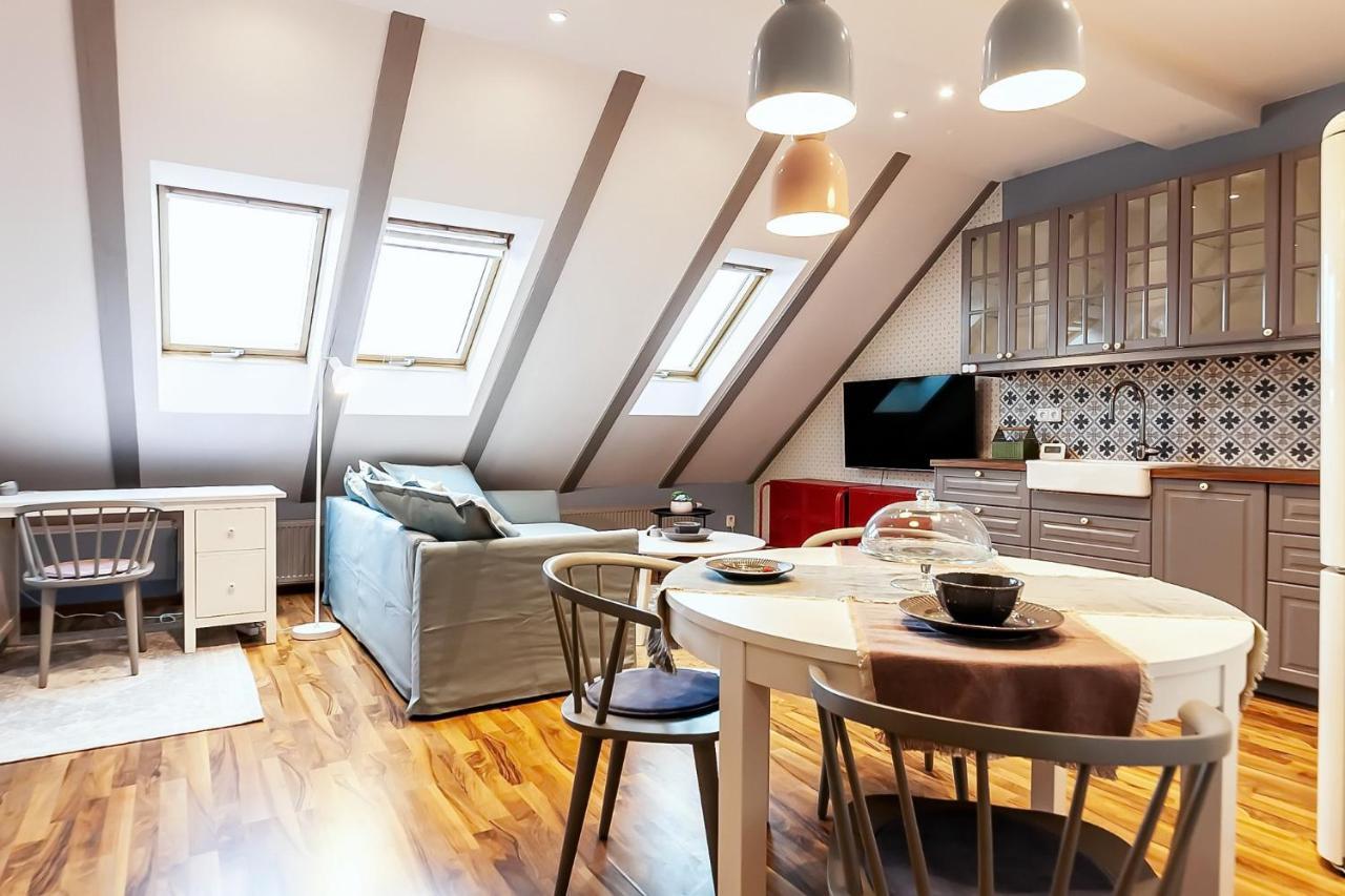 Attic Apartment On Waterfront / View / Netflix Prague Exterior photo