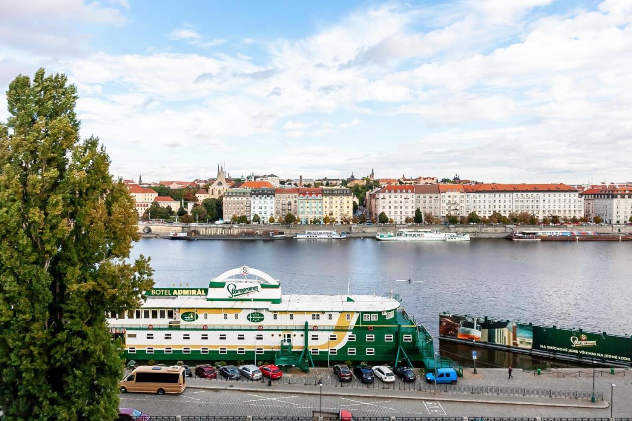 Attic Apartment On Waterfront / View / Netflix Prague Exterior photo